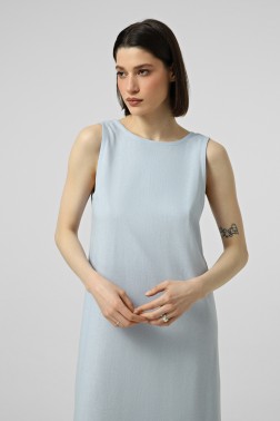 Блакитна лляна сукня з вирізом на спині 