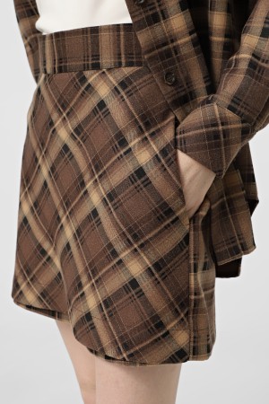 Карамельна спідниця-шорти в чорну клітинку