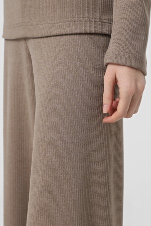 Бежеві прямі штани 