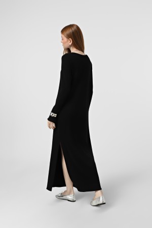Чорна трикотажна сукня з розрізом