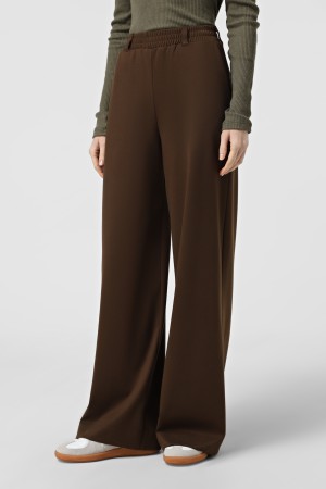 Коричневі штани на резинці прямого крою