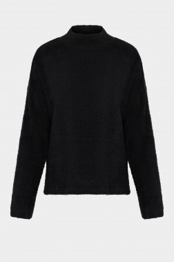Чорний светр вільного крою