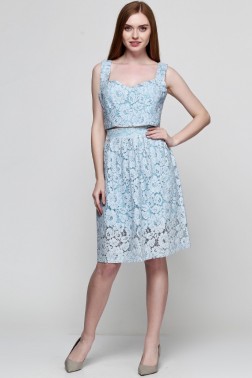 Костюм из сизого кружевного полотна