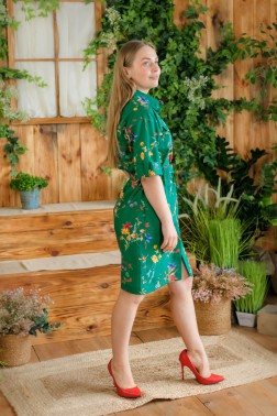 Зеленое платье  с принтом полевые цветы 